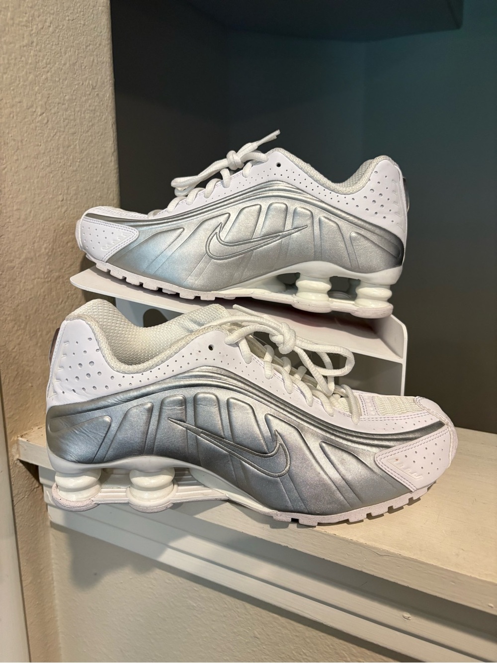 Nike Shox R4 'Metallic Silver' White Sneakers, Womens Size 7 AR3565-101